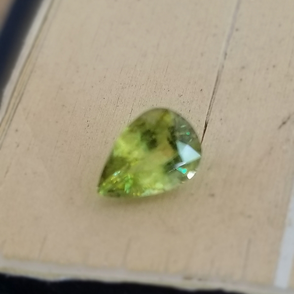 Natural Sphene green tear pear gem - Picture 13 of 17